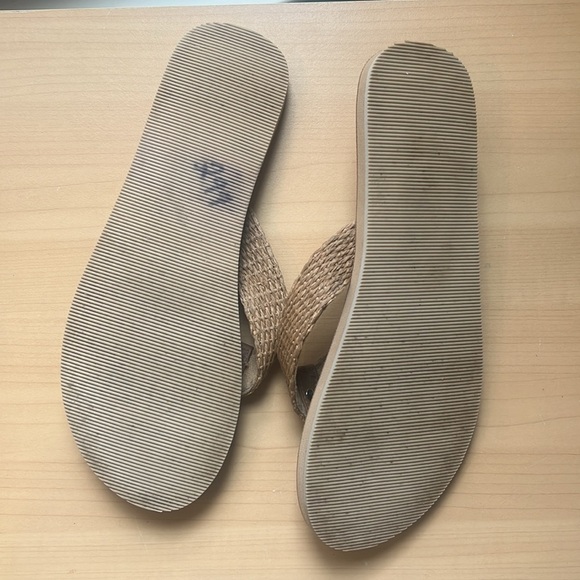 Tommy Bahama flip flops - Picture 4 of 4